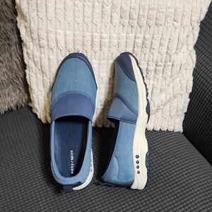 Easy Spirit Blue Flats